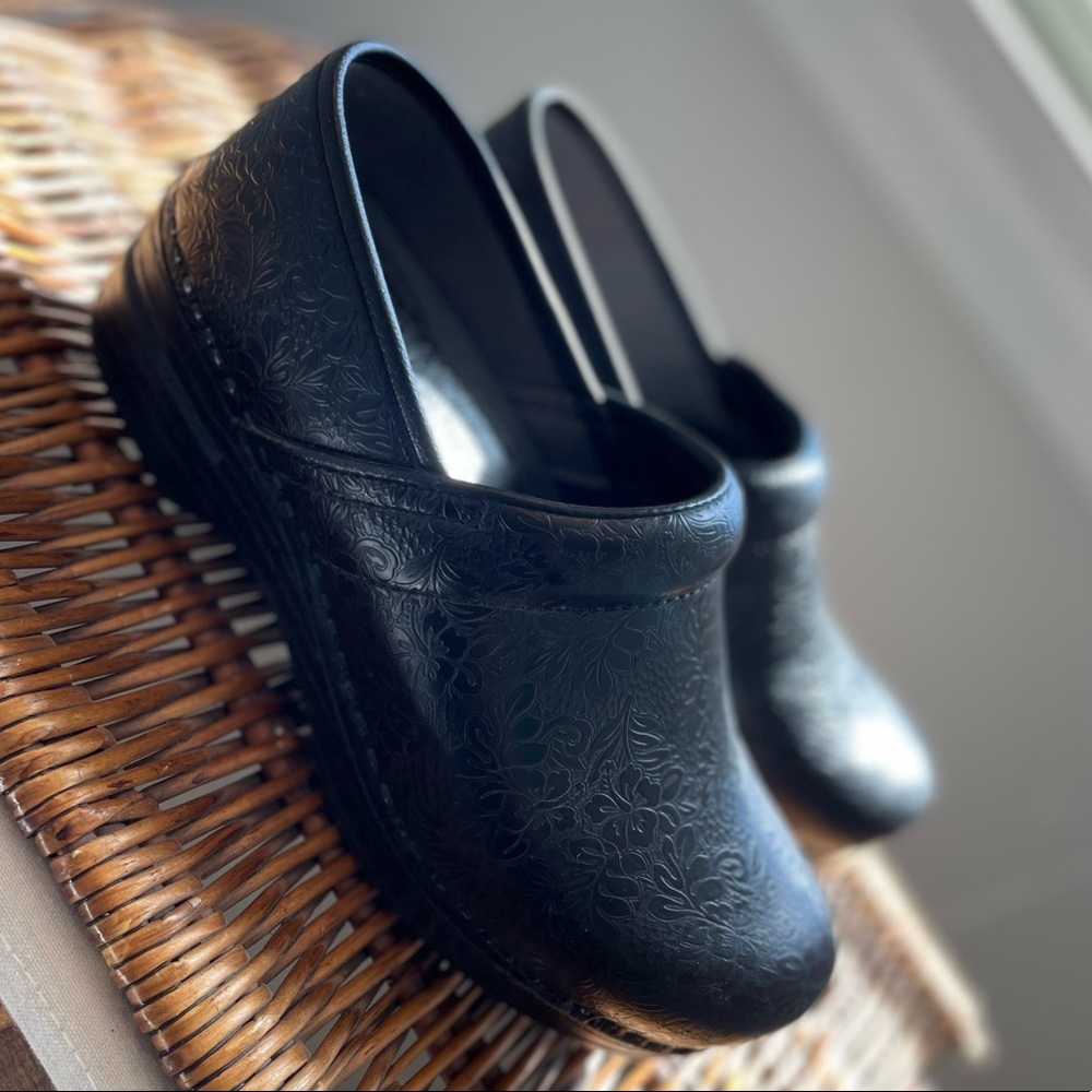 Dansko XP black floral tooled, sz 37
